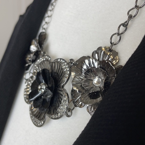 Guess Fashion Necklace Three Flower With Crystals Statement - Picture 11 of 12
